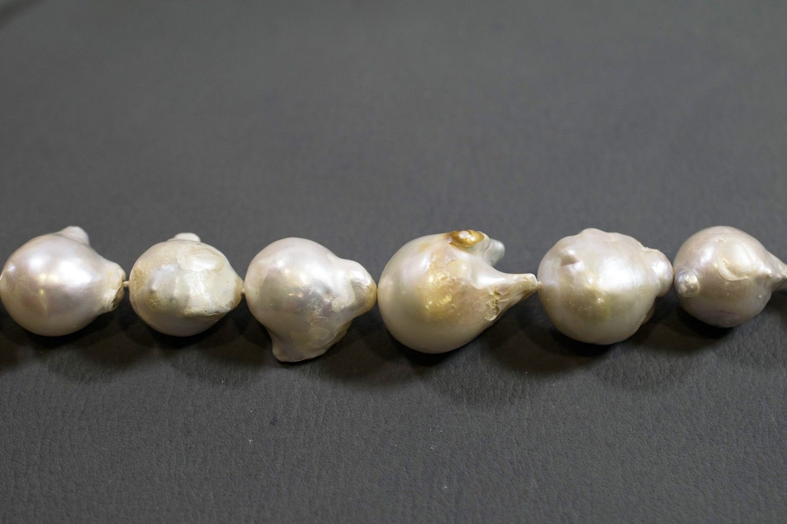 Barockperlen Strang Weiß mit hohem Lüster 18x35 mm